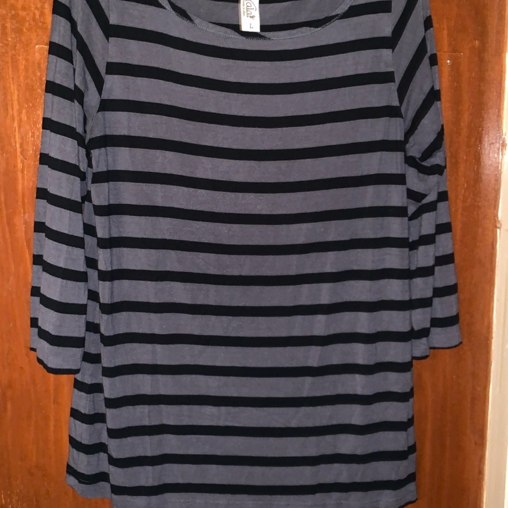 Yala Gray and Black striped 3/4 Sleeve Shirt Size L